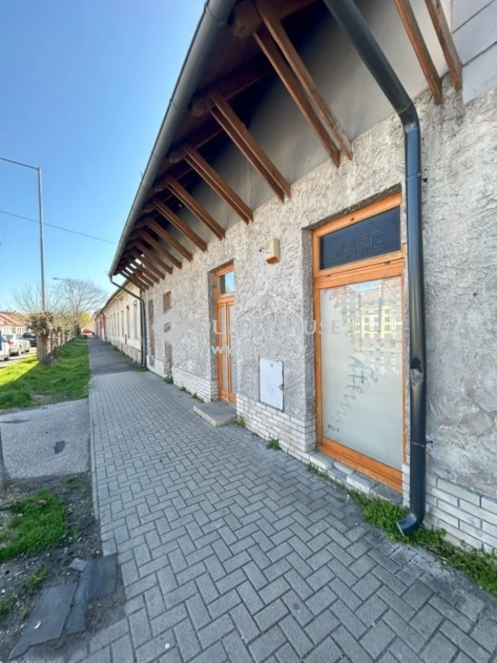 Eladó Üzlethelyiség, Mosonmagyaróvár