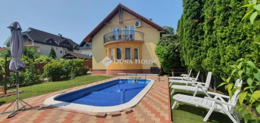 Eladó ház, Siófok