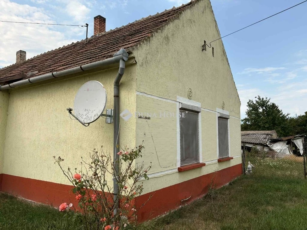 Eladó ház, Károlyháza