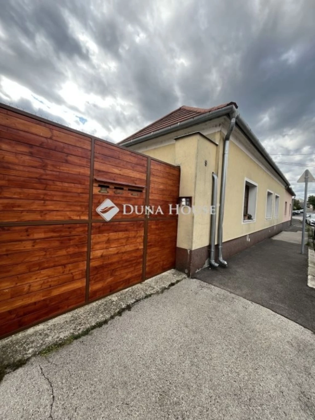 Eladó ház, Veszprém