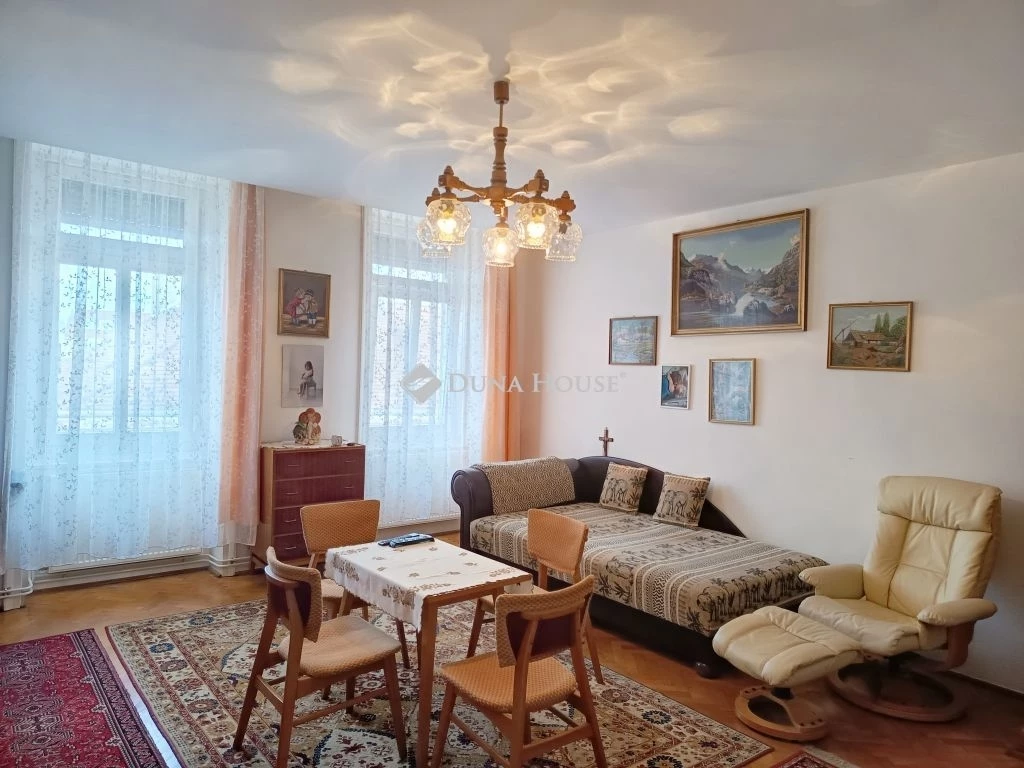 Eladó lakás, Sopron