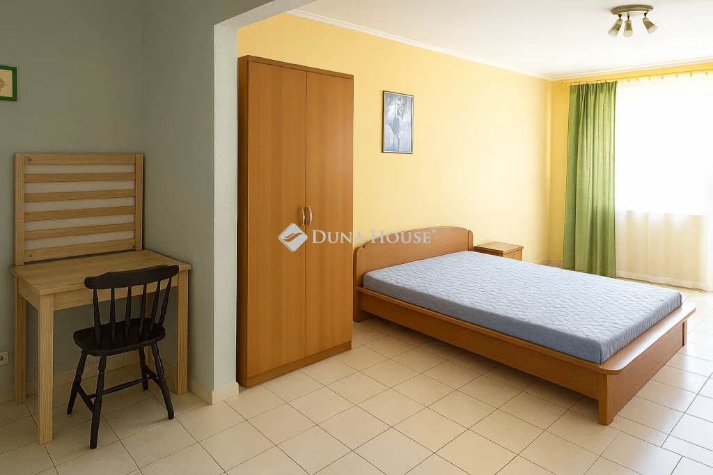 For sale panel flat, Győr