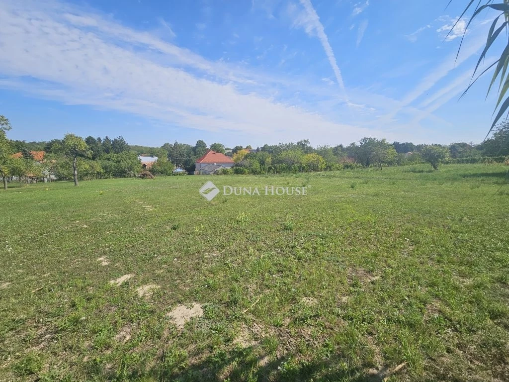 Eladó telek, Győrság