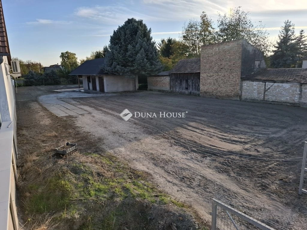 Eladó telek, Győrújfalu