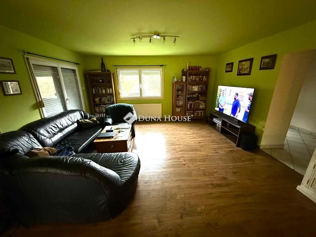 Eladó ház, Győrújbarát