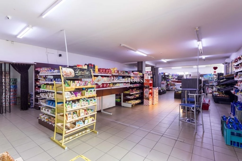 Eladó Üzlethelyiség, Jánossomorja