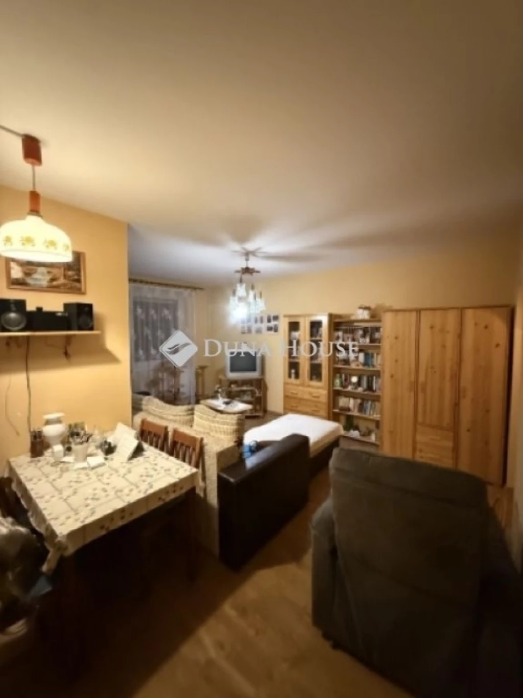 Eladó lakás, Veszprém