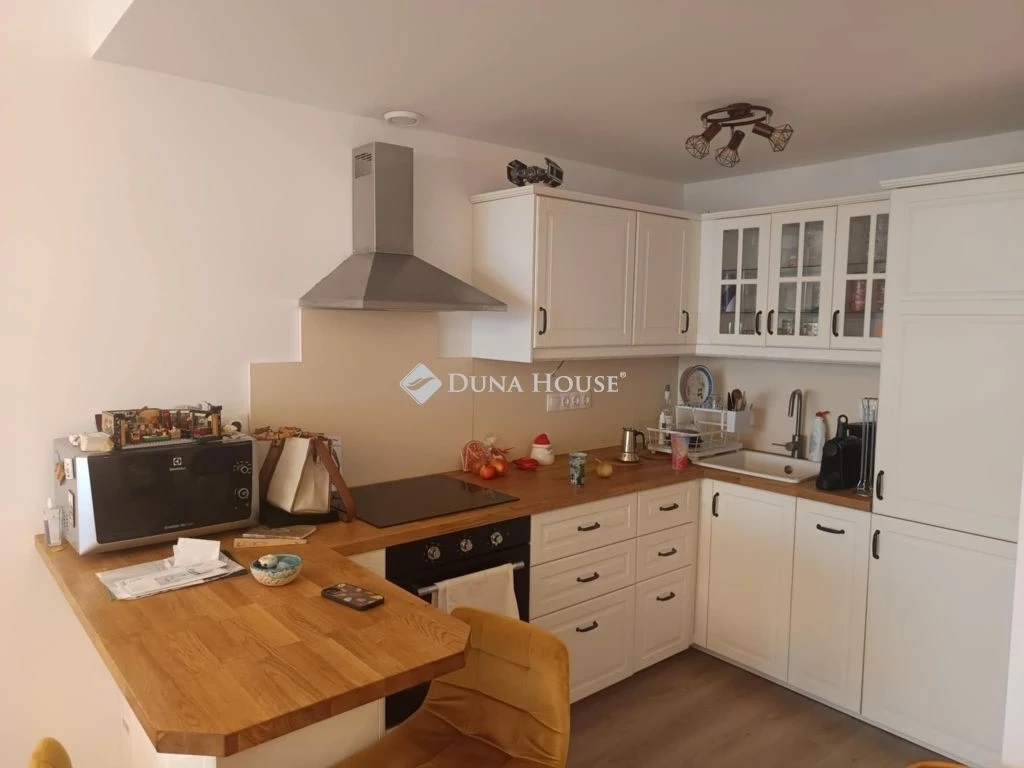 Eladó lakás, Alsóörs