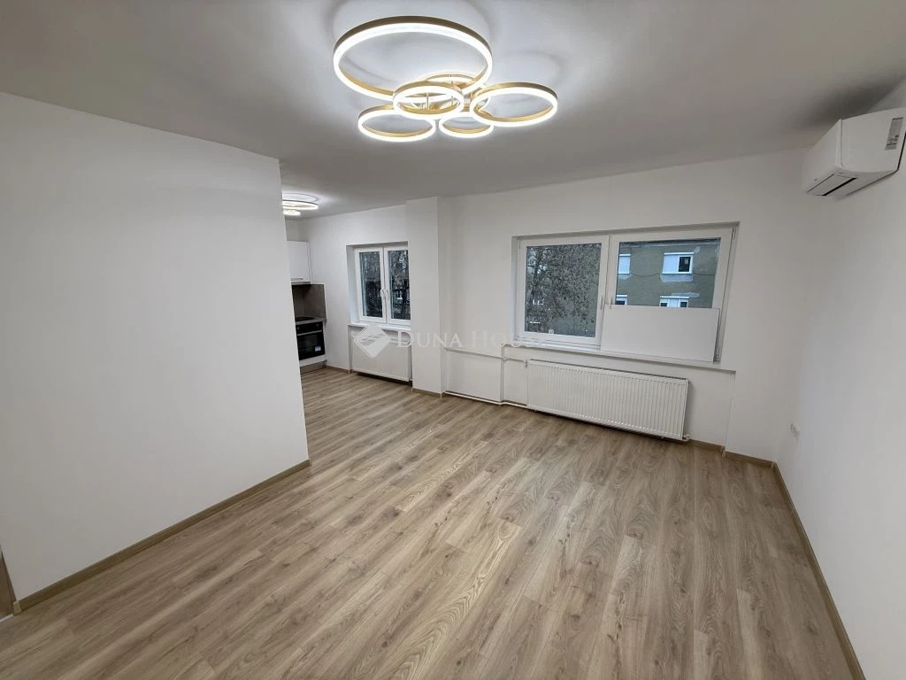 For sale brick flat, Győr