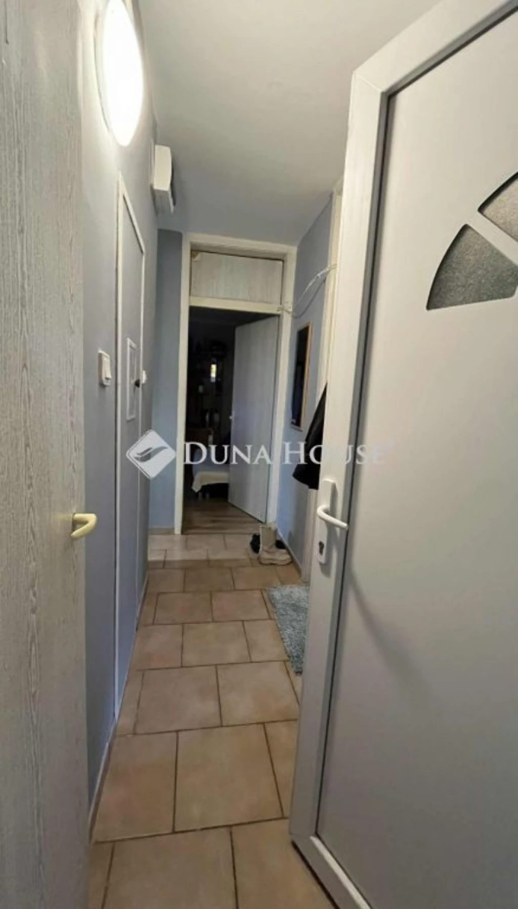 Eladó lakás, Pétfürdő