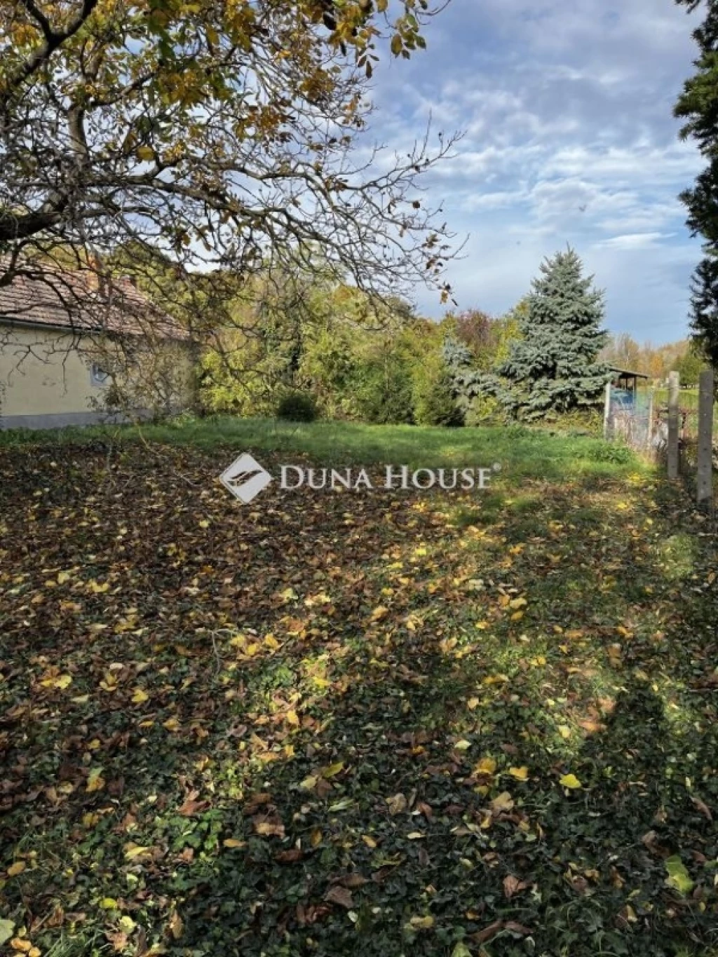 Eladó telek, Vámosszabadi