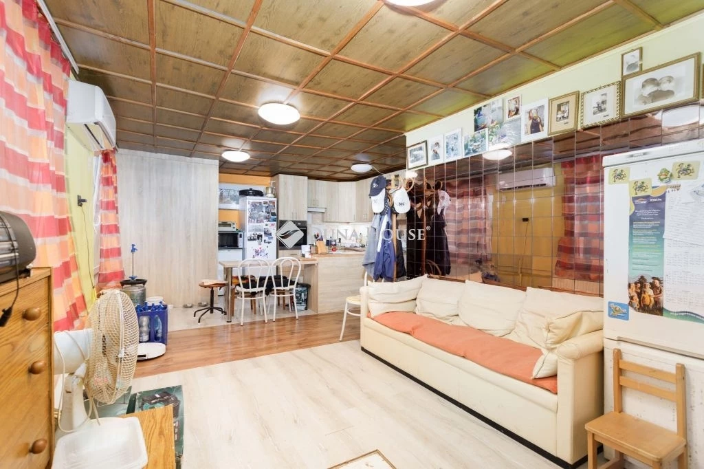 Eladó ház, Máriakálnok