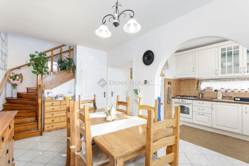 Eladó ház, Ásványráró