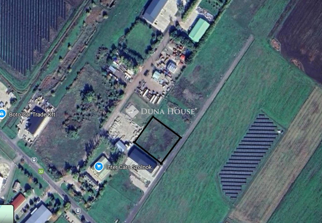 Eladó telek, Szolnok