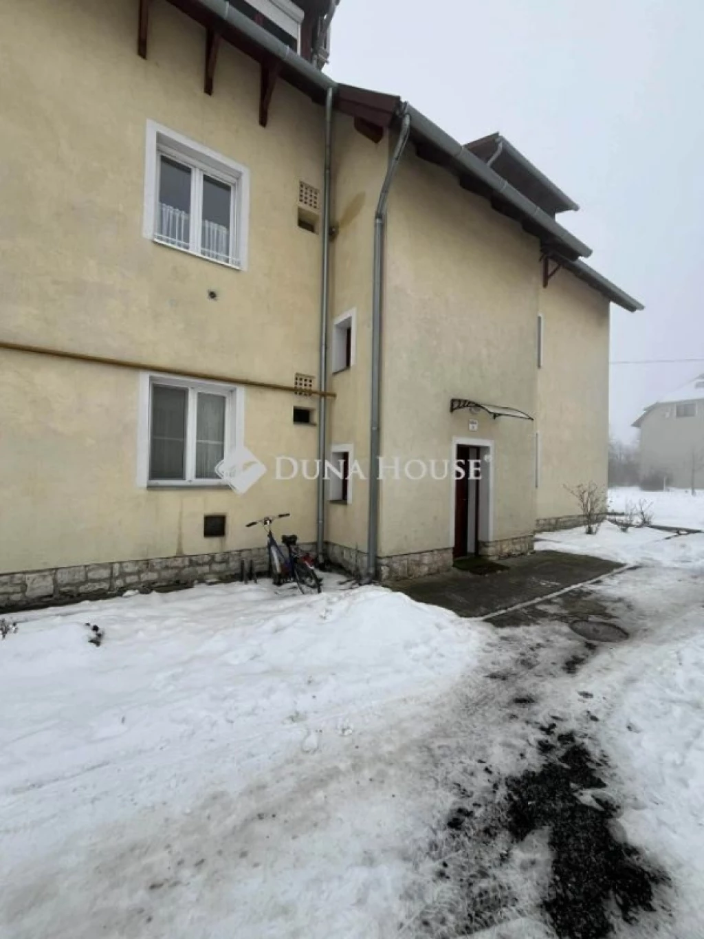 Eladó lakás, Herend