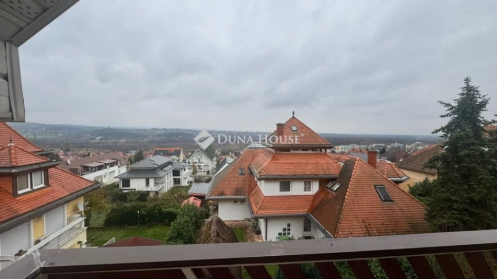 Eladó lakás, Hévíz