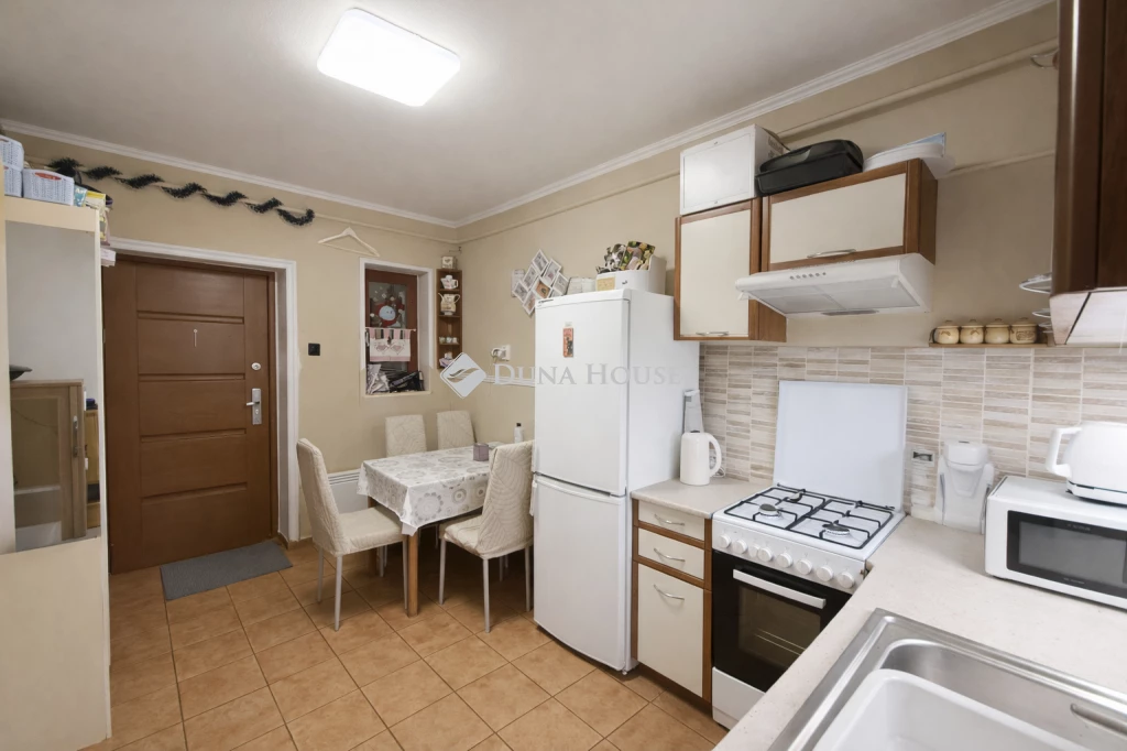 c3-1-name c2-1-name, Komárom