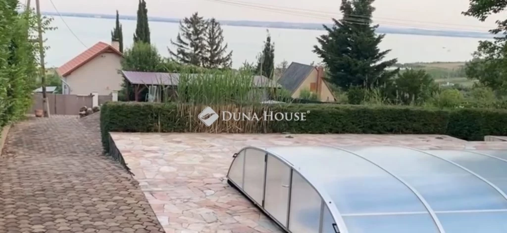 Eladó telek, Alsóörs