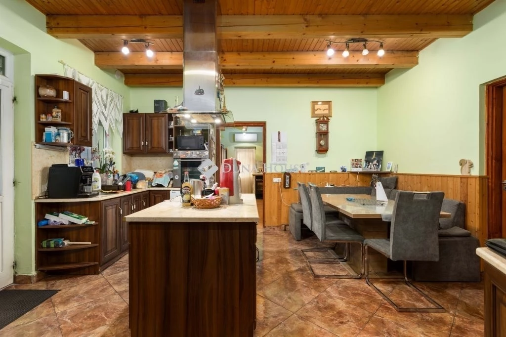 Eladó ház, Gönyű