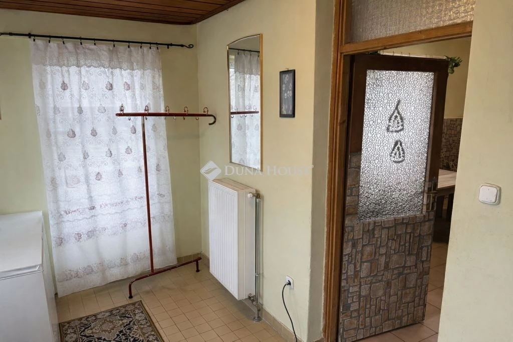 c3-1-name c2-1-name, Ásványráró