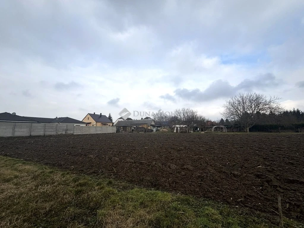 For sale building plot, Dunakiliti, Gyümölcsös utca