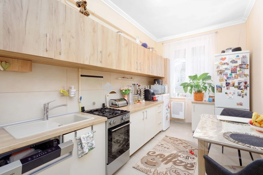 Eladó lakás, Pápa