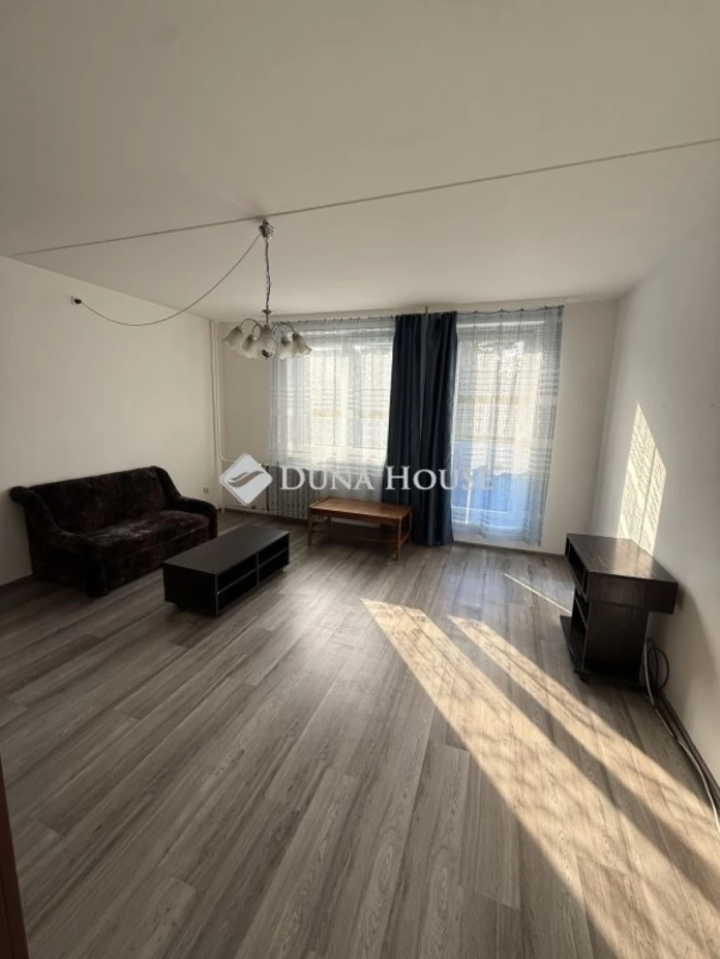 Eladó lakás, Veszprém