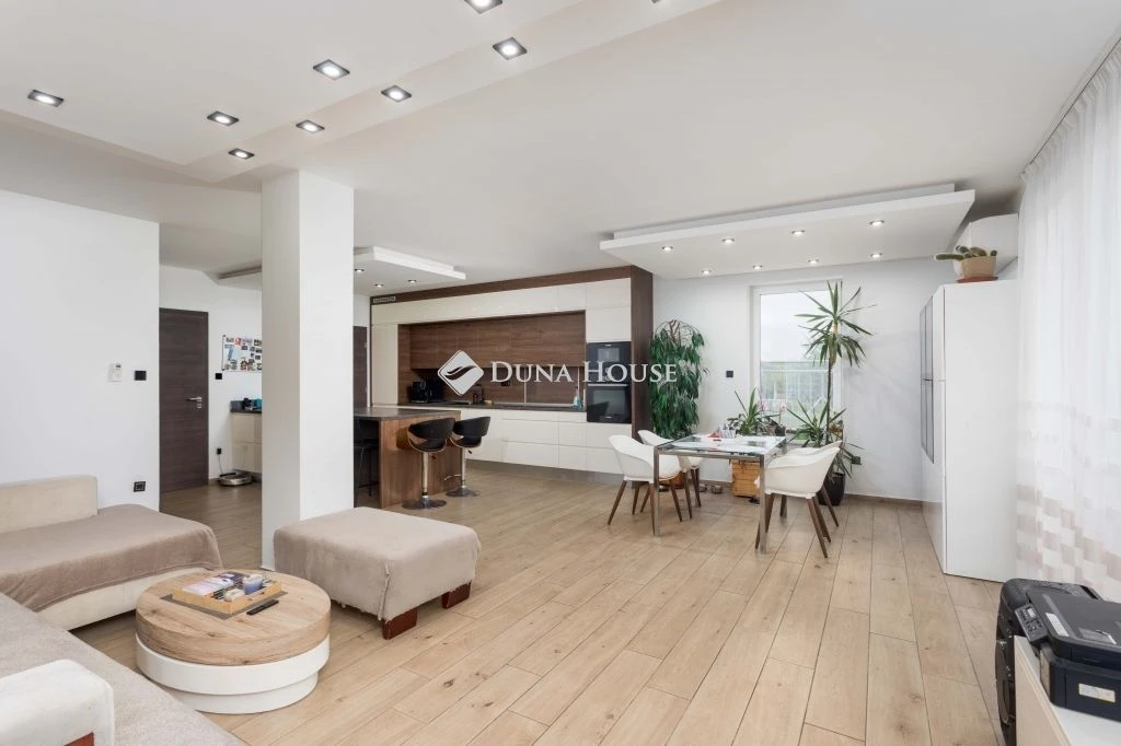 Eladó lakás, Győrújfalu