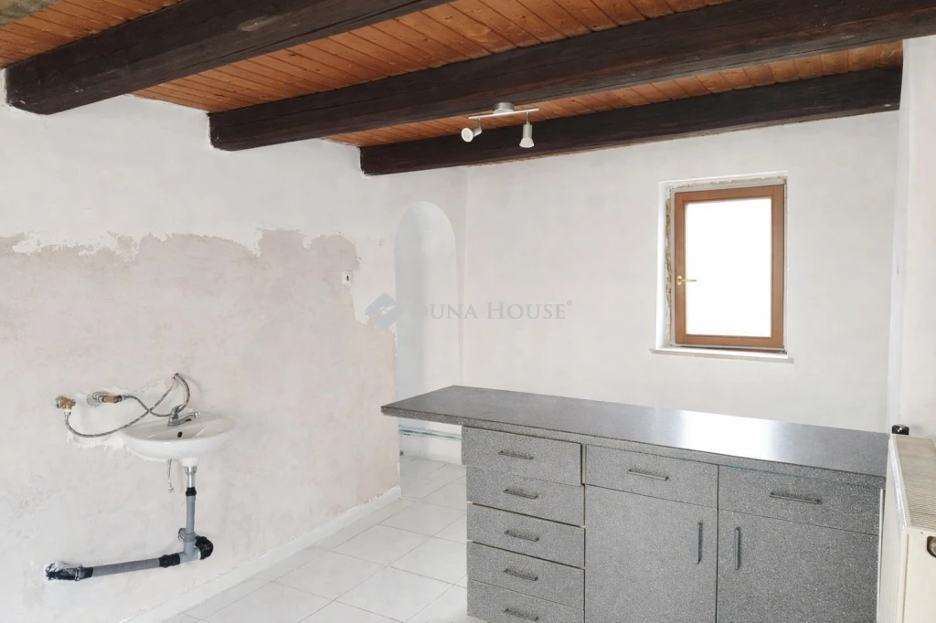 Eladó ház, Vönöck