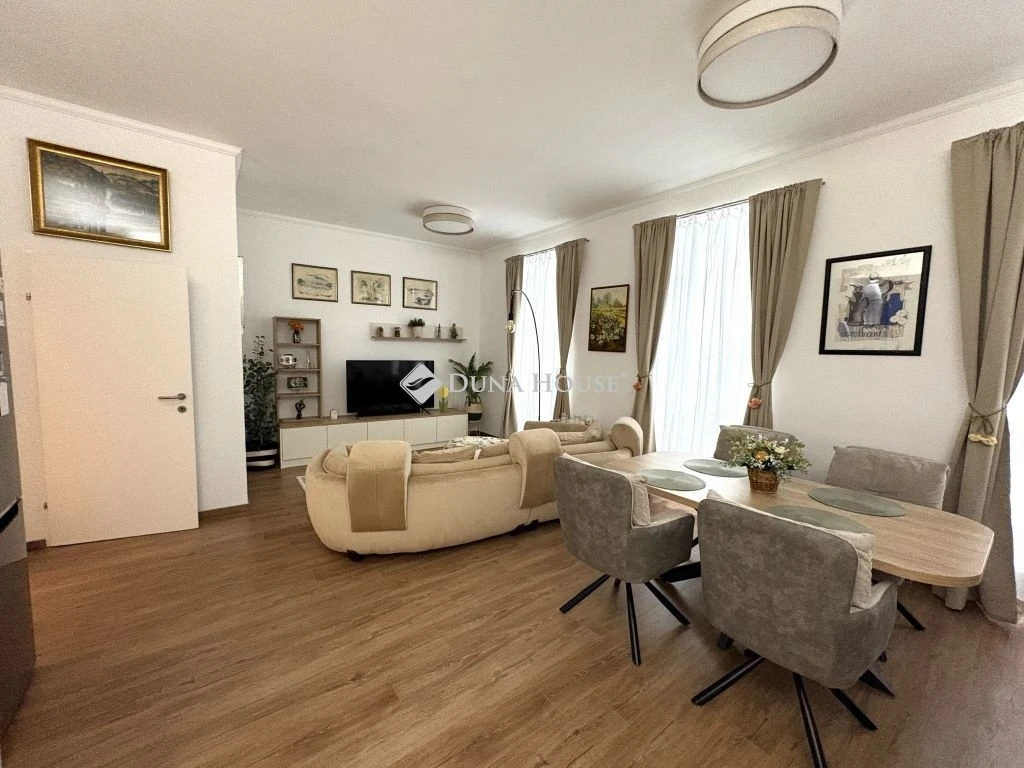 Eladó lakás, Sopron