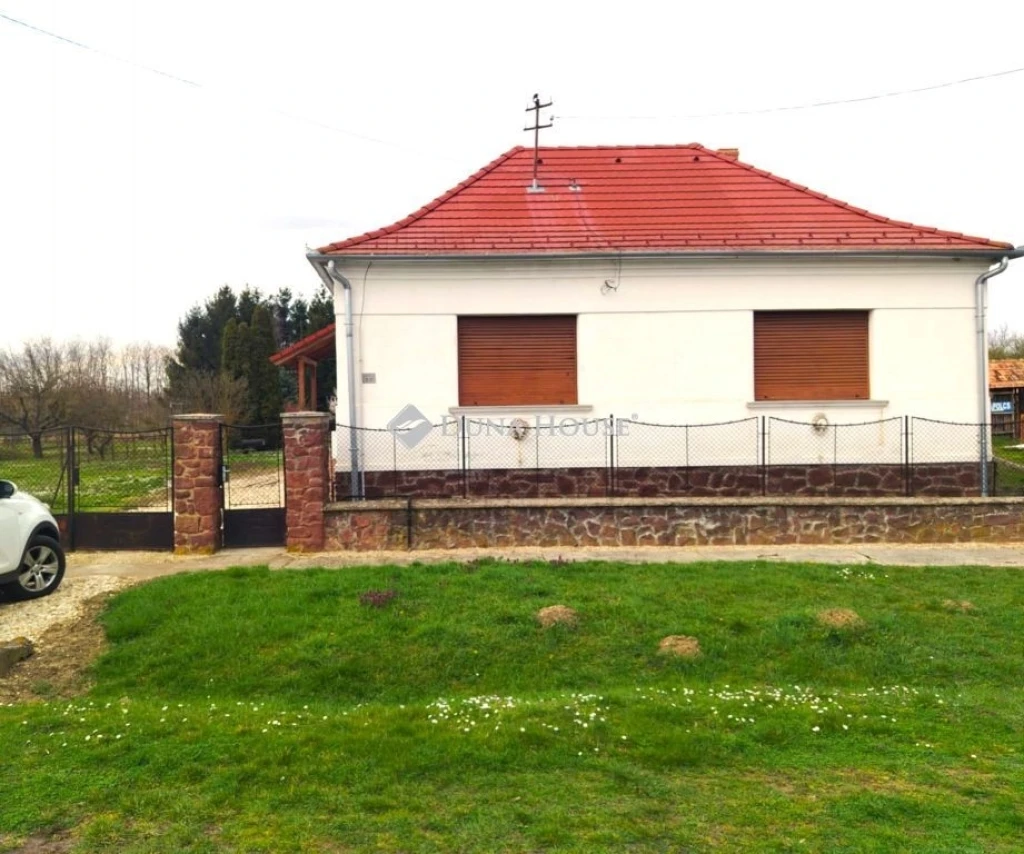 Eladó ház, Vönöck