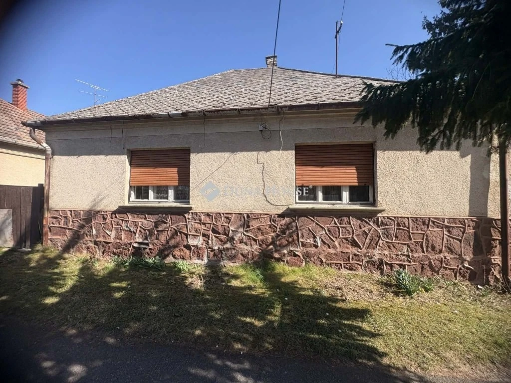 Eladó ház, Markotabödöge