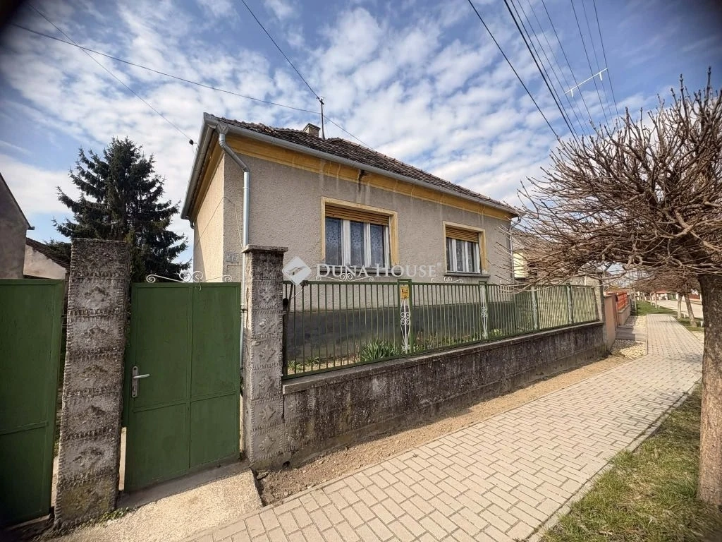 Eladó ház, Felpéc