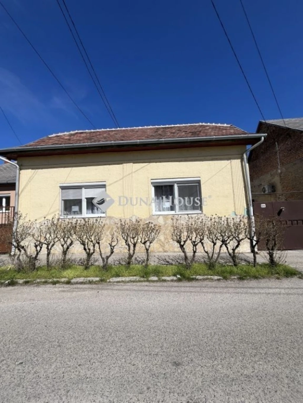 Eladó ház, Várpalota