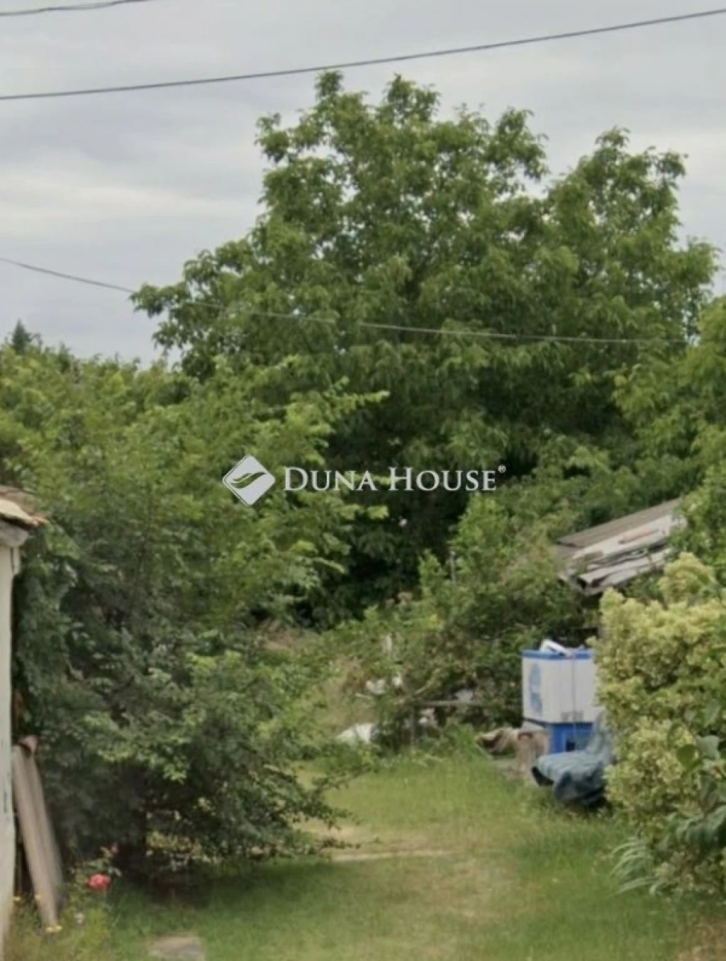 Eladó telek, Gönyű