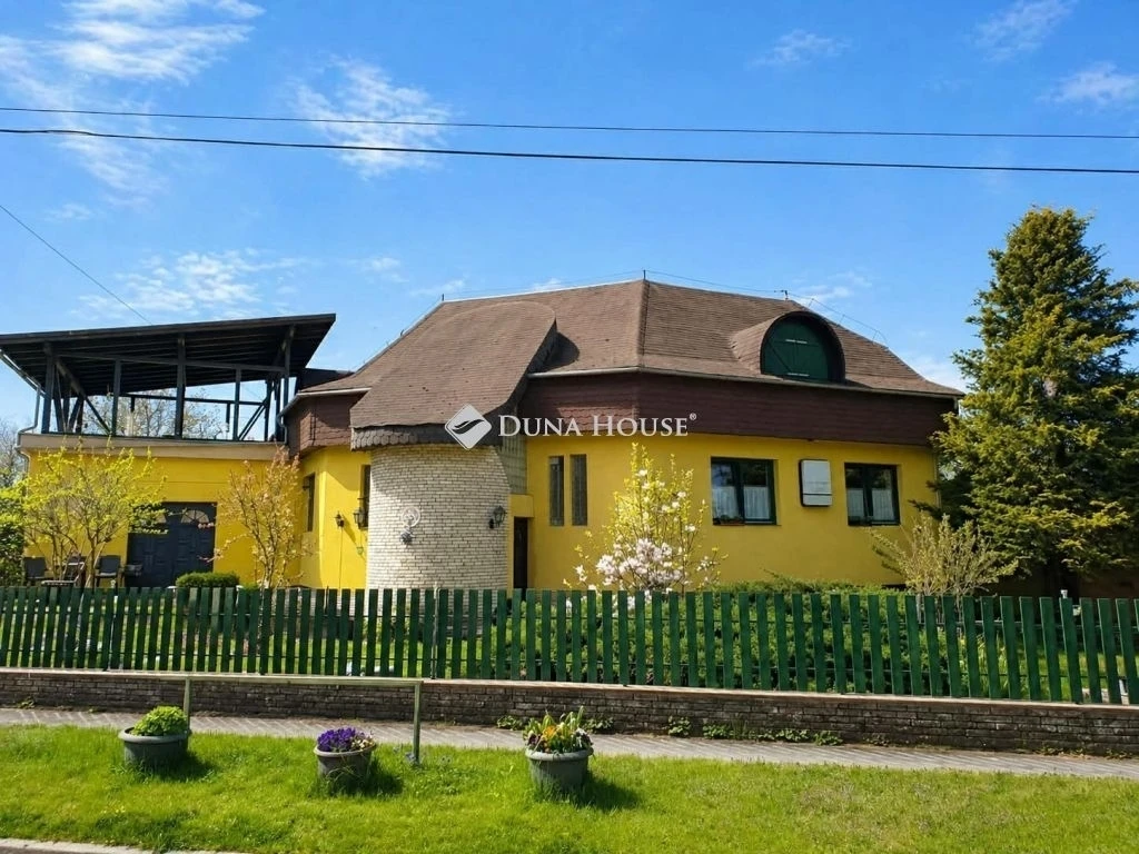 Eladó ház, Mecsér