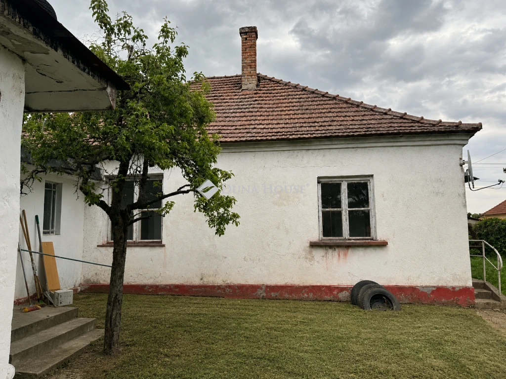 Eladó ház, Gönyű