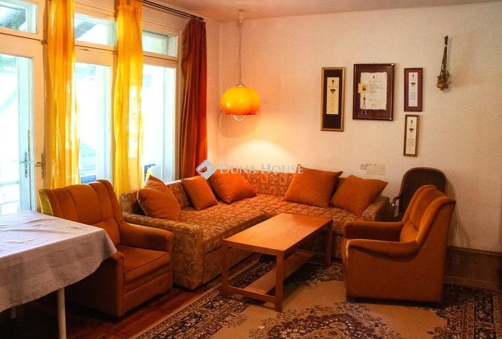 Eladó ház, Újrónafő