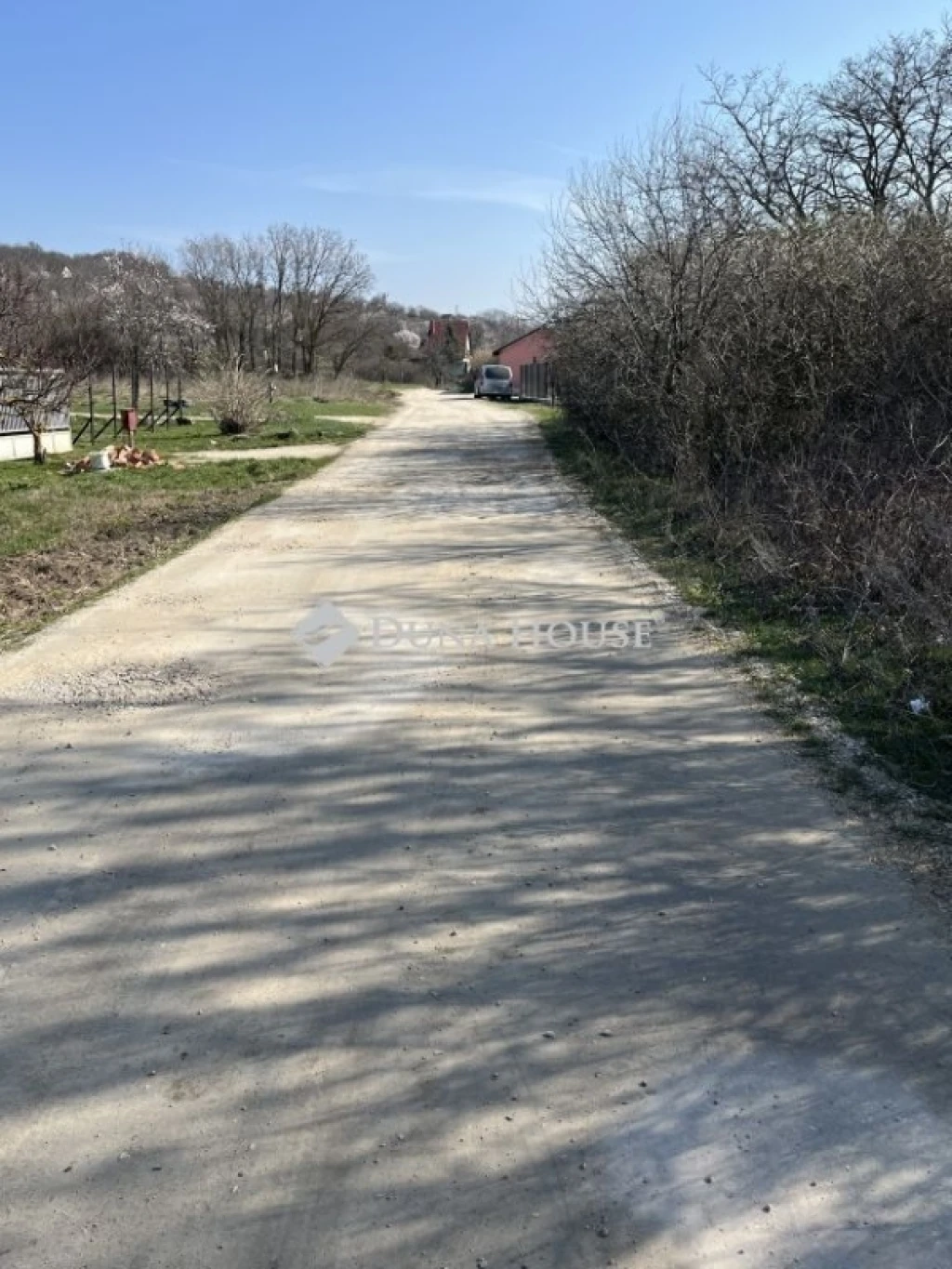 Eladó telek, Várpalota