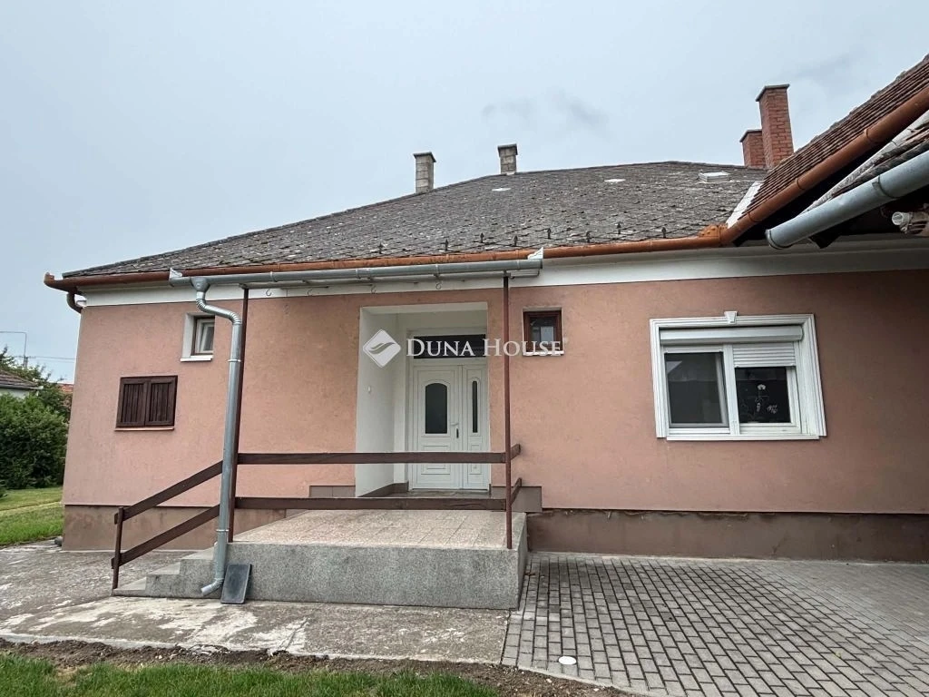 Eladó ház, Bősárkány