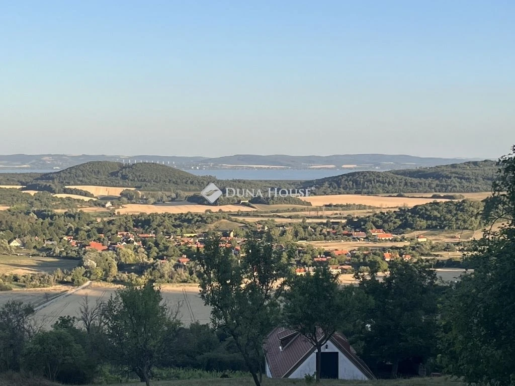 c3-1-name c2-84-name, Pécsely, Öreghegyi utca
