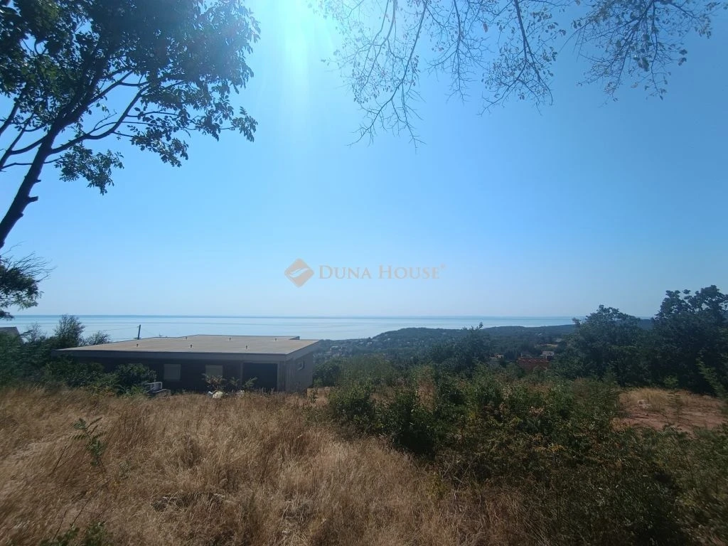 Eladó telek, Balatonalmádi