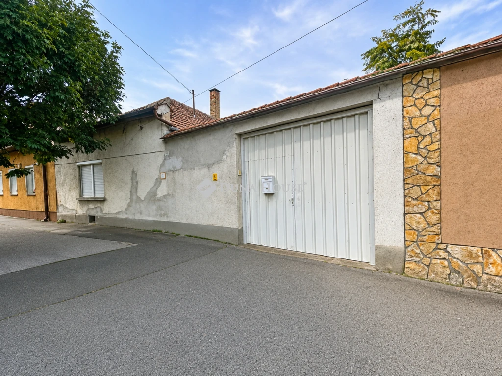 Eladó ház, Győr