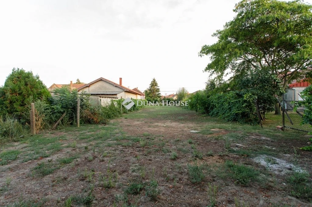 Eladó telek, Rábacsanak