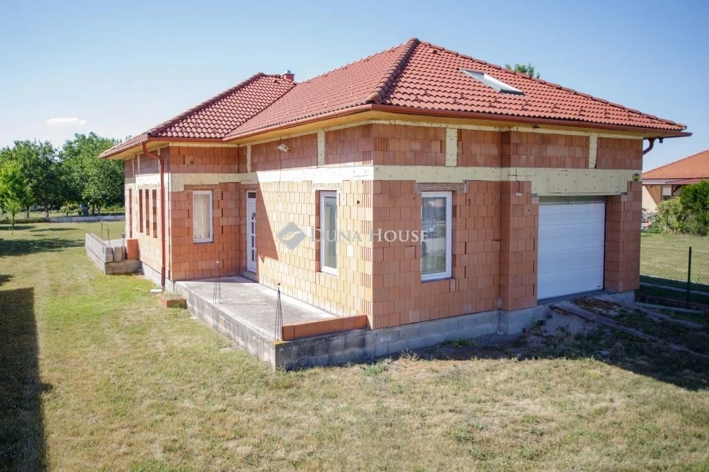 Eladó ház, Lébény