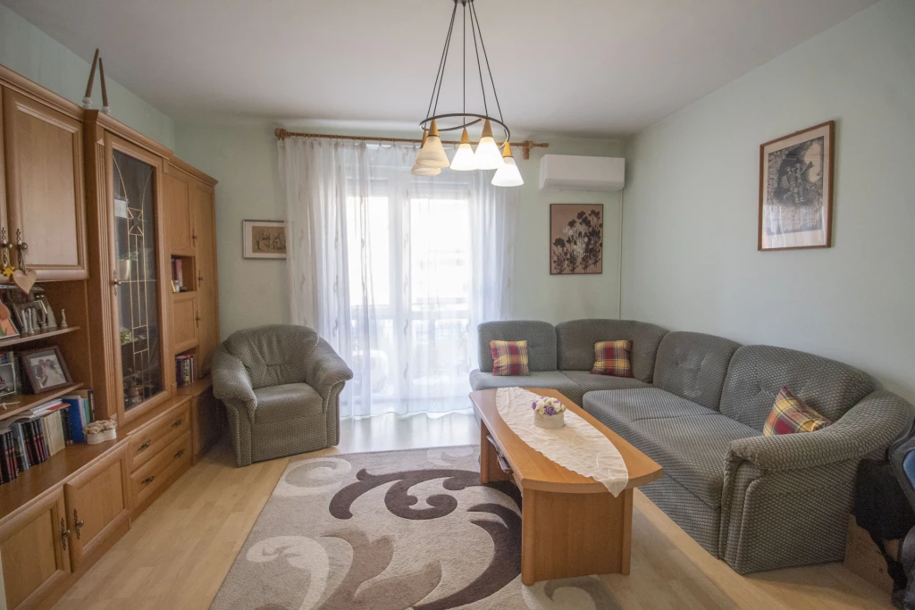 Három szobás, második emeleti lakás a Lorántffyn