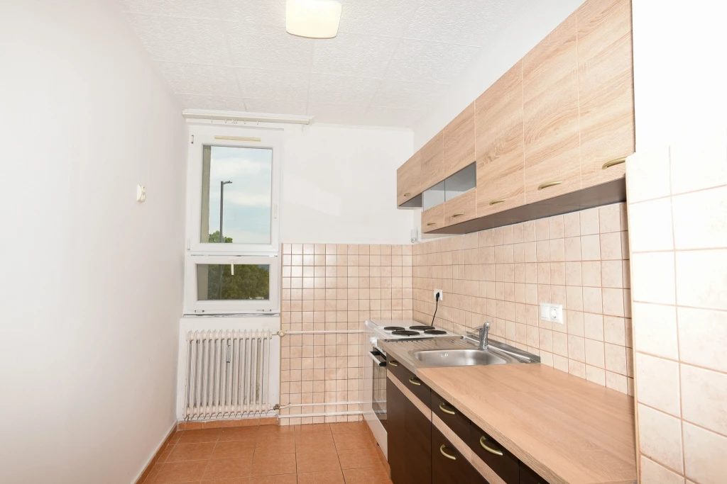 For rent brick flat, Veszprém, Cserhát lakótelep
