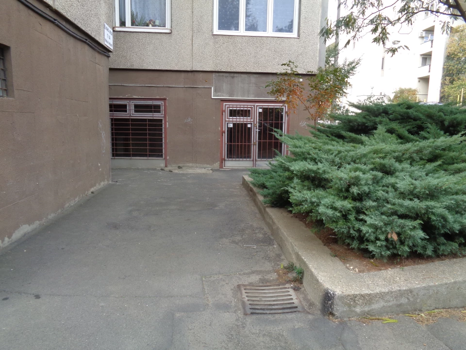 For sale store, Érd