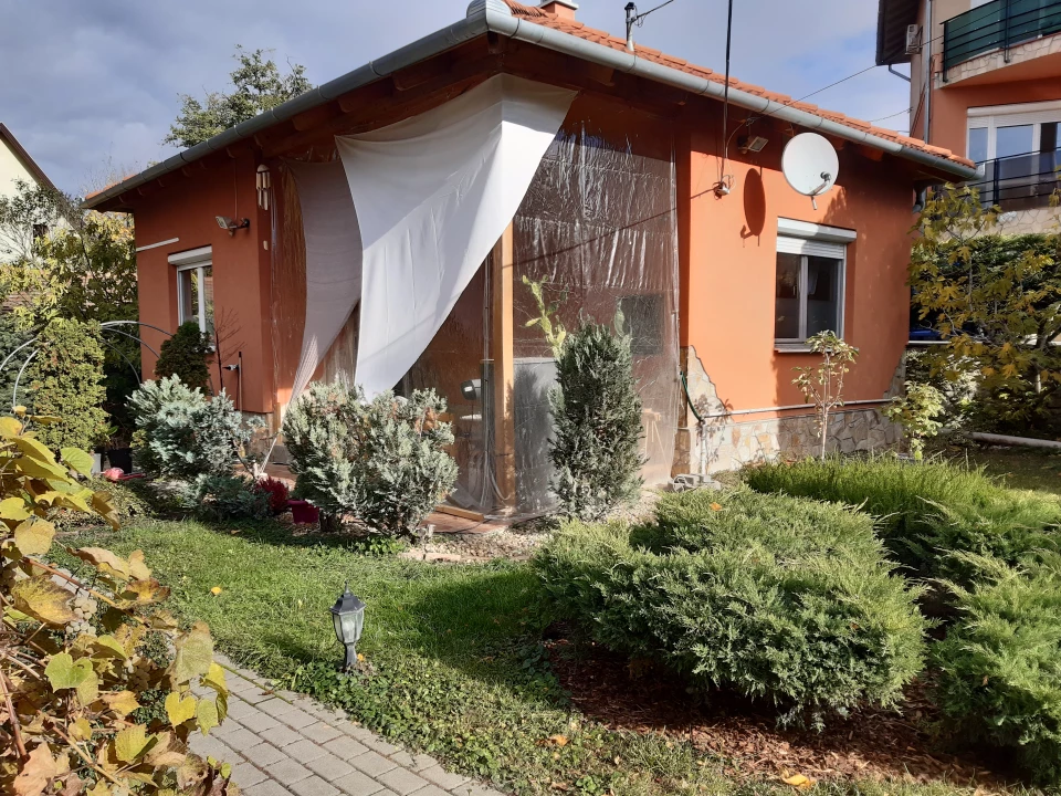 Eladó családi ház, Érd