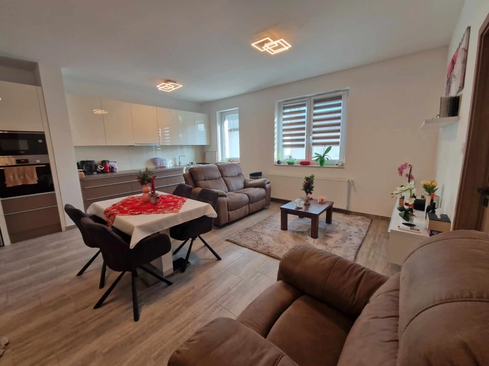 Eladó téglalakás, Érd